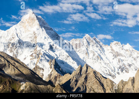 Masherbrum peak (K1) von Goro II Camp, Karakorum, Pakistan Stockfoto