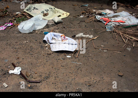 Die regierenden Kambodschanischen Volkspartei (CPP) hat auf einer Straße der Stadt nach dem kambodschanischen nationale Wahl in Kampong Cham, Kambodscha 2018 verworfen wurde. Stockfoto