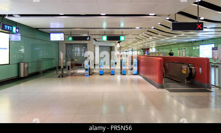 Hongkong - Juli 02, 2018: Leere MTR Station am Central Stockfoto