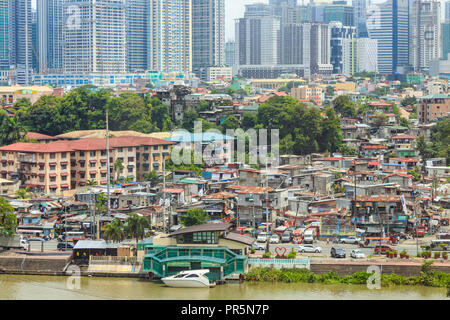 Mandaluyong, Philippinen - Juli 3, 2018: Blick auf die Häuser und Gebäude Stockfoto