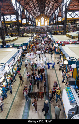 Budapest, Ungarn - 24 April Große Markthalle am 24. April 2018 in Budapest. Stockfoto