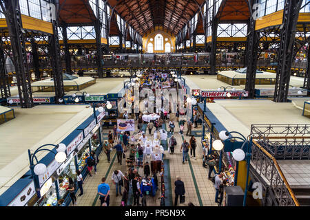 Budapest, Ungarn - 24 April Große Markthalle am 24. April 2018 in Budapest. Stockfoto