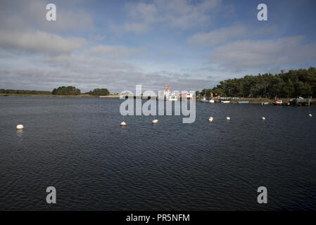 Eine Lagune am Darßer Ort an der Nordspitze der Halbinsel Darß als Notfall Hafen verwendet. Stockfoto