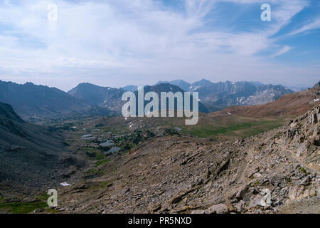 Hohe Betrachtungswinkel im Süden von pinchot Pass. John Muir Trail/Pacific Crest Trail; Sequoia Kings Canyon Wilderness; Kings Canyon National Park; Sie Stockfoto