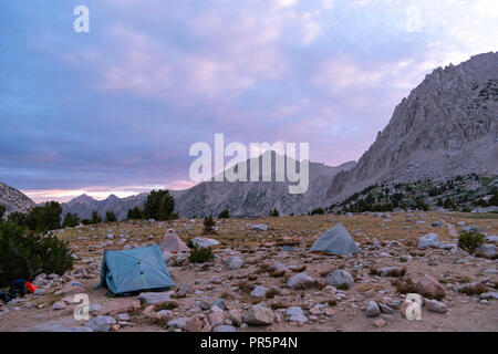 Sonnenaufgang über Vidette Wiese; John Muir Trail/Pacific Crest Trail; Sequoia Kings Canyon Wilderness; Kings Canyon National Park; Sierra Nevada Stockfoto