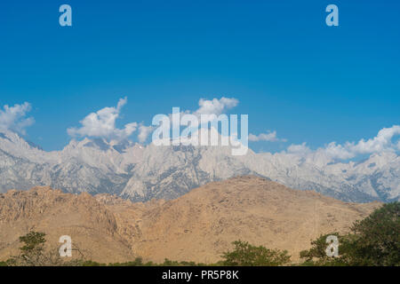 Morgen Blick auf Mt. Whitney von Lone Pine, Kalifornien. Stockfoto
