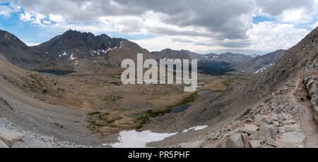 Blick von Süden von Mather. John Muir Trail/Pacific Crest Trail; Sequoia Kings Canyon Wilderness; Kings Canyon National Park; Sierra Nevada M Stockfoto