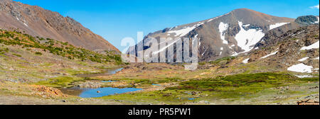 Anzeigen von Parker Pass ostwärts auf der Suche; Ansel Adams Wilderness, Inyo National Forest, Sierra Nevada, Kalifornien, USA. Stockfoto