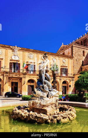 Brunnen auf Guglielmo Square in Monreale in der Kathedrale, in der Provinz von Palermo, Sizilien, Italien Stockfoto