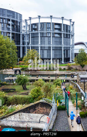 Die rekonstruierten und erhaltenen viktorianischen Gasometer am St. Pancras Lock, King's Cross, London, UK, 2018 Stockfoto