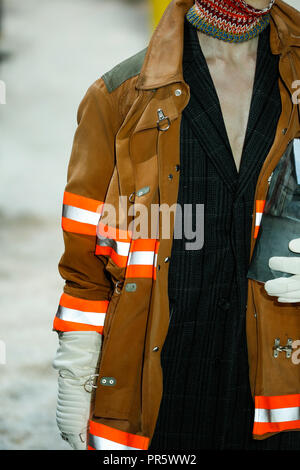 NEW YORK, NY - 13. Februar: ein Modell geht der Start- und Landebahn für Calvin Klein Collection während der New York Fashion Week am 13. Februar 2018 in New York City. Stockfoto