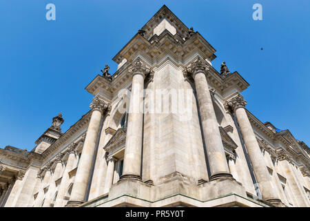 Detailansicht des berühmten Reichstag, Sitz des deutschen Parlaments. Berlin Mitte, Deutschland. Stockfoto