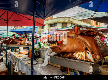 Samstag, Lebensmittelmarkt, Plaza de los Ponchos, Otavalo, Provinz Imbabura, Ecuador Stockfoto