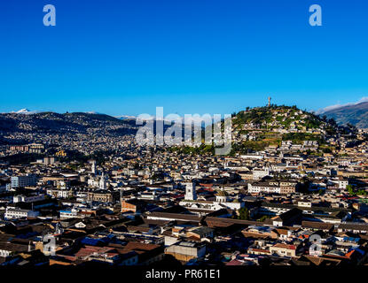 Blick über die Altstadt in Richtung El Panecillo Hill, Quito, Provinz Pichincha, Ecuador Stockfoto