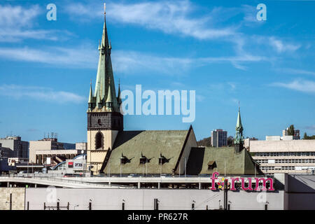 Panorama der Stadt mit der Kirche der Himmelfahrt der Jungfrau Maria, Ústí nad Labem, Tschechische Republik Stockfoto