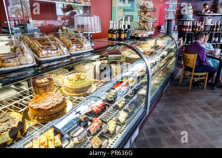 Miami Beach Florida, Alton Road, Pinecrest Bakery, innen, Vitrine Verkauf, Kuchen Gebäck Desserts Süßigkeiten, FL180527195 Stockfoto