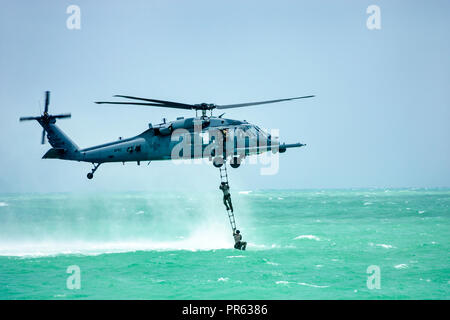 Miami Beach, Florida, National Salute to America's Heroes Air & Sea Show, Sikorsky MH-60G/HH-60G Pave Hawk Helikopter mit zwei Turbowellen, Atlantic OCE Stockfoto