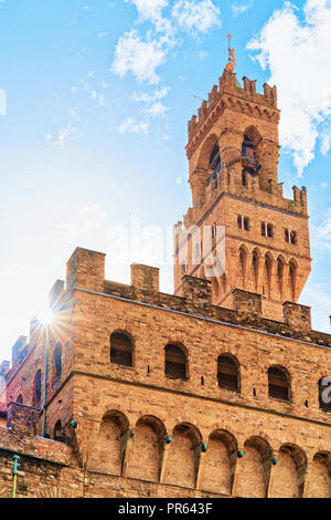 Florenz, Italien - 15. Oktober 2016: Alte Palast Palazzo Vecchio auf Platz von Signora, die Piazza della Signoria in Florenz in Italien im Sommer Stockfoto