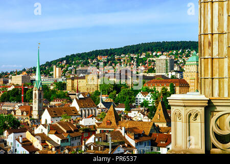 Zürich, Schweiz - 2 September, 2016: Fraumunster Church und die Dächer der Altstadt von Zürich, Schweiz Stockfoto