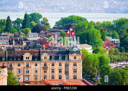 Zürich, Schweiz - 2 September, 2016: Dächer Blick auf Stadtzentrum von Zürich, Schweiz. Von Lindenhof Hügel gesehen Stockfoto