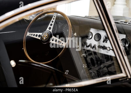 Oldtimer Innenraum fahrersitz von einem Jaguar E-Type Stockfoto