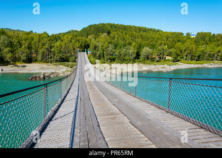 Alte Aisk Brücke über Fluss Katun, Altairegion Stockfoto