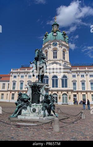 Reiterstandbild des Kurfürsten Friedrich Wilhelm im Schloss Charlottenburg in Berlin Stockfoto