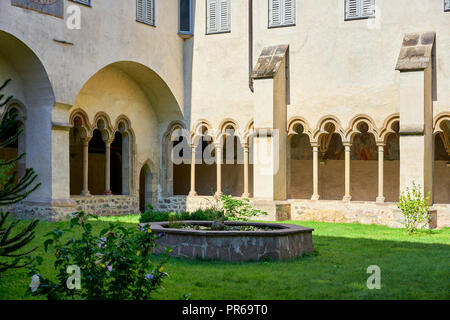 Franziskanerklosters Kirche innen in Bozen Stockfoto