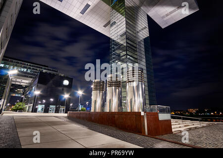 Rheinauhafen moderne futuristischen Gebäuden in Köln bei Nacht Stockfoto