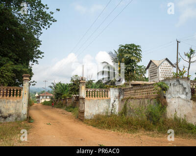 Eingang zur Roça Agostinho Neto, São Tomé Stockfoto