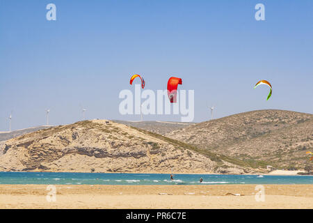 Malerische Strand in Prasonisi auf der Insel Rhodos, Dodekanes, Griechenland. Panorama mit einem schönen Sandstrand und klarem blauen Wasser. Bekannte touristische Destination in Sout Stockfoto