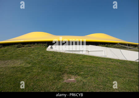 Das Museo Enzo Ferrari Automobile Museum, Modena, Italien, offizielle Museum von Ferrari; Gebäude (2012) Britischer Architekten zukünftige Systeme konzipiert Stockfoto