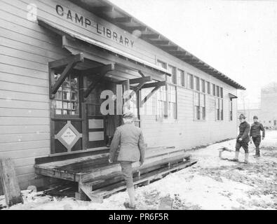 1918 - Camp Upton, Yaphank, Long Island, New York. Camp Bibliothek, Haupteingang. Stockfoto