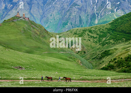 Georgien, Kaukasus, Stephantsminda, Kazbegi, Kazbek Mount, Gergeti Dreifaltigkeit Kirche Stockfoto