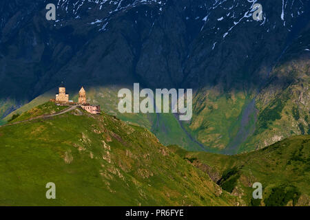 Georgien, Kaukasus, Stephantsminda, Kazbegi, Kazbek Mount, Gergeti Dreifaltigkeit Kirche Stockfoto