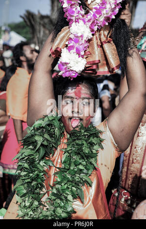 Hingerissen hinduistische Pilger am Batu Höhlen während Thaipusam Festival in Selangor, Malaysia Stockfoto