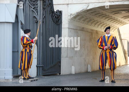 Vatikanstadt in Rom/Italien - 24. August 2018: Feierliche Guard im Vatikan Stockfoto