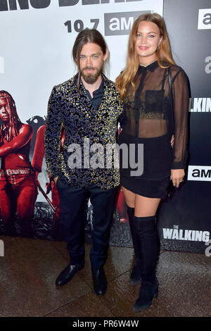 Tom Payne und Jennifer Akerman Teilnahme an der AMC "The Walking Dead" Season 9 Premiere auf der DGA-Theater am 27. September 2018 in Los Angeles, Kalifornien. Stockfoto