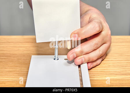 Paßstift Schraube für cam Lock Disc möbelverbinder können Verriegelungsschrauben Flat Pack Möbelmontage. Stockfoto