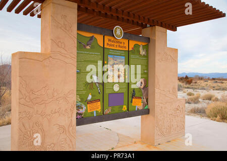 Point of Rocks Trail trailhead Kiosk, Ash Meadows National Wildlife Refuge, Nevada Stockfoto