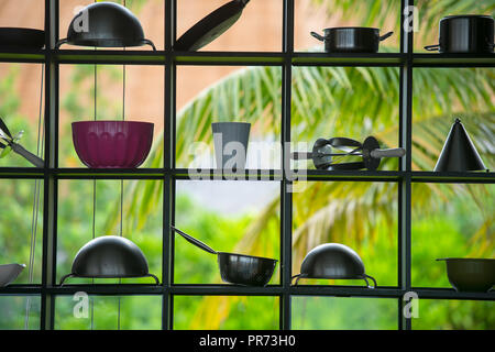 Modernes Restaurant Outdoor Küche Kochgeschirr Dekoration Hintergrund Stockfoto