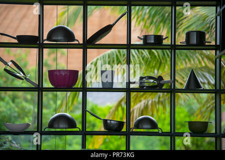 Modernes Restaurant Outdoor Küche Kochgeschirr Dekoration Hintergrund Stockfoto