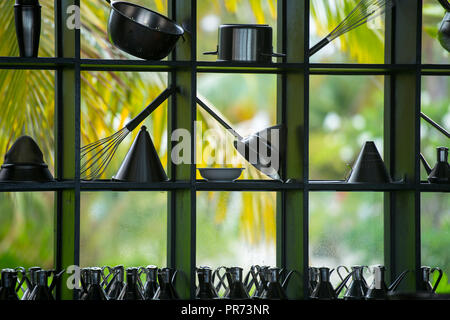 Modernes Restaurant Outdoor Küche Kochgeschirr Dekoration Hintergrund Stockfoto