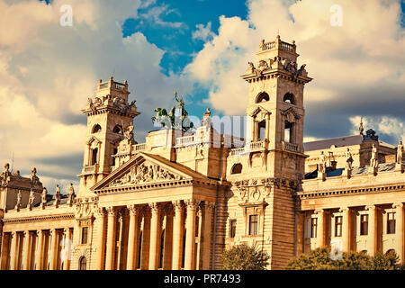 Hungarian National Museum für Ethnographie, aka Neprajzi Muzeum, an der Kossuth Lajos Platz in Budapest, Ungarn, Europa. Ansicht von vorn Stockfoto