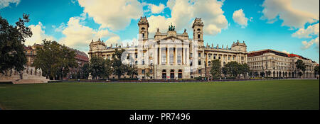 Hungarian National Museum für Ethnographie, aka Neprajzi Muzeum, an der Kossuth Lajos Platz in Budapest, Ungarn, Europa. Ansicht von vorn Stockfoto