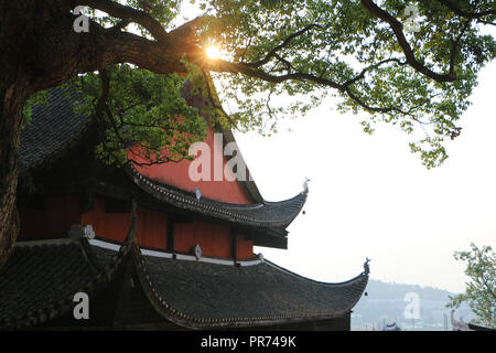 Ein chinesischer Tempel bei Sonnenuntergang Stockfoto