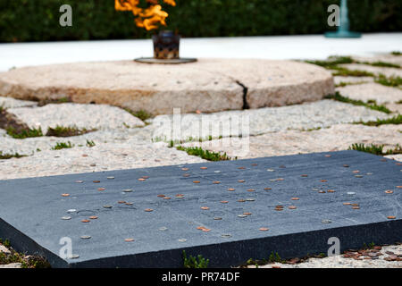 Arlington, Virginia, USA - 15. September 2018: Grabstätte von Präsident John F. Kennedy und Familie auf dem Arlington National Cemetery Stockfoto