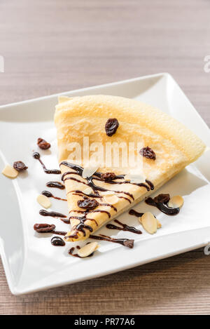 Flor mit Grüntee-Eis mit Schokoladensauce Stockfoto