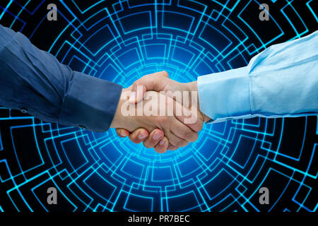 Unternehmer Handshaking closeup gegen Technologie Hintergrund Stockfoto