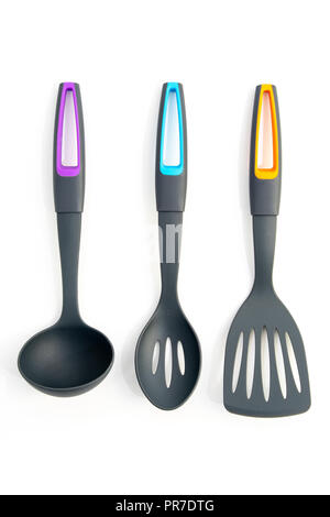 Satz von drei Küche Kochgeschirr auf weißem Hintergrund Stockfoto